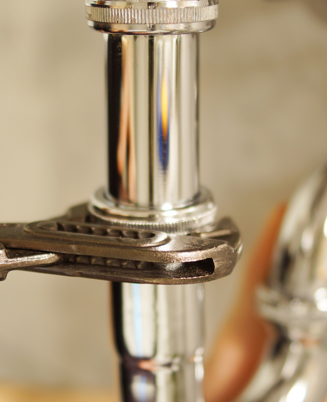 plumbing-professional-doing-his-job
